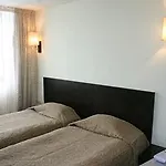 Belmont & 4*