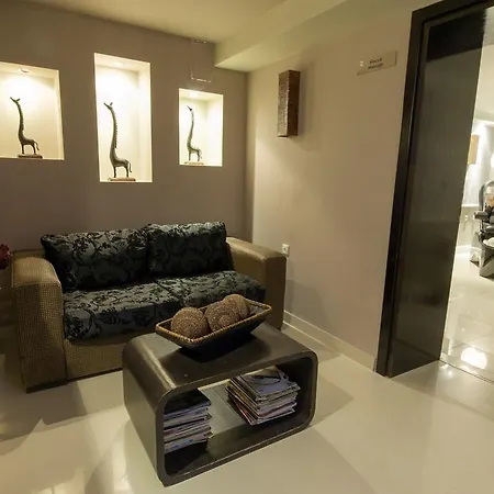 ホテル Belmont & パンポロボ