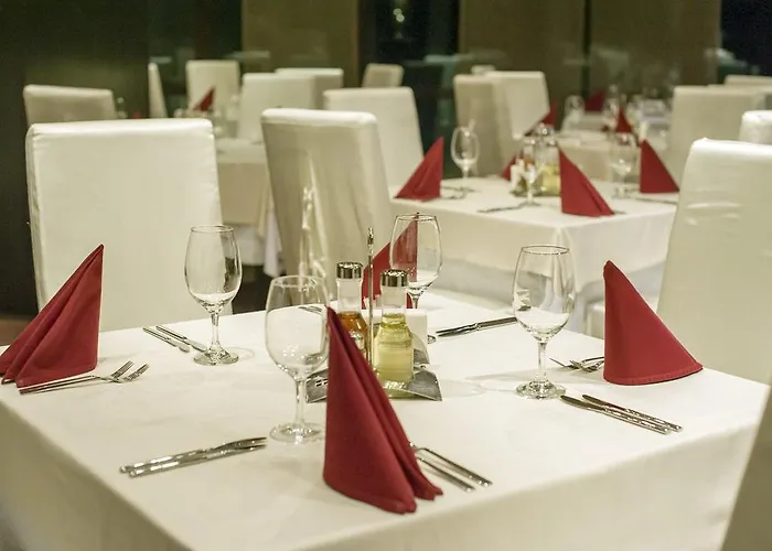 ホテル Belmont & パンポロボ