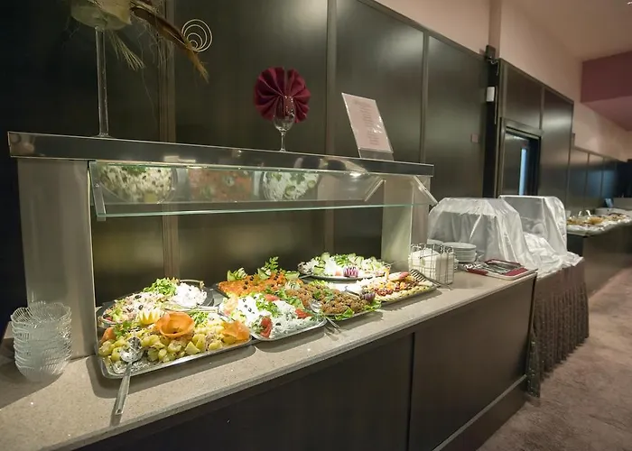 ホテル Belmont & パンポロボ